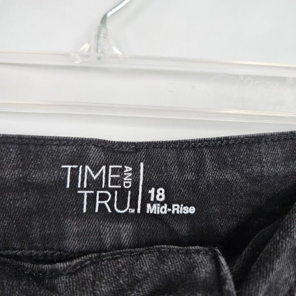 TIME AND TRU Jean Shorts size 18 BLACK Distressed Denim Goth Grunge Mid Rise - Picture 6 of 7